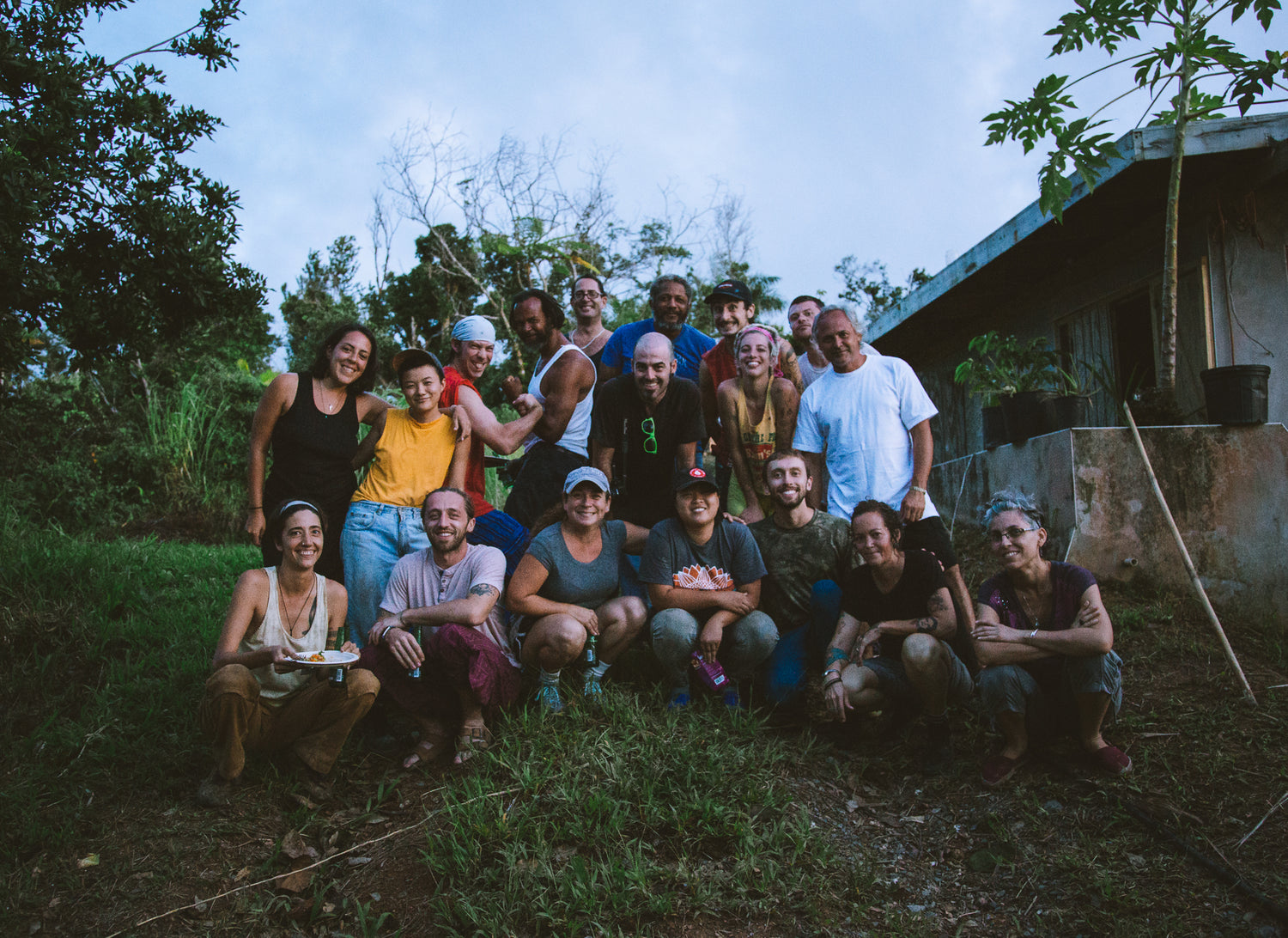 Imagen de grupo de trabajo interno de El Departamento de la Comida en una finca.